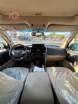 تۆیۆتا لاند کروزەر